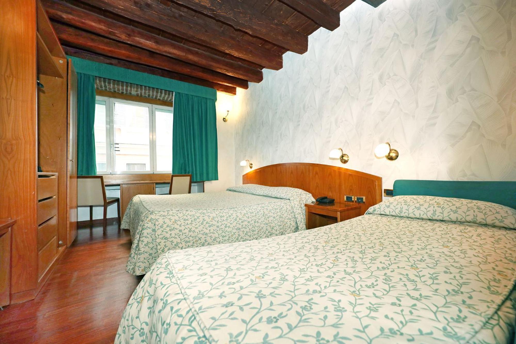 Hotel Corot — Foto 1